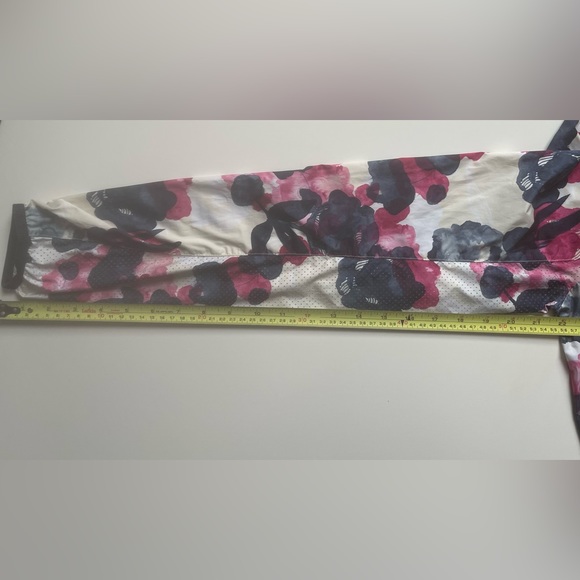 ⭐️ Host Pick ⭐️Lululemon Miss Misty Pullover - Picture 8 of 16